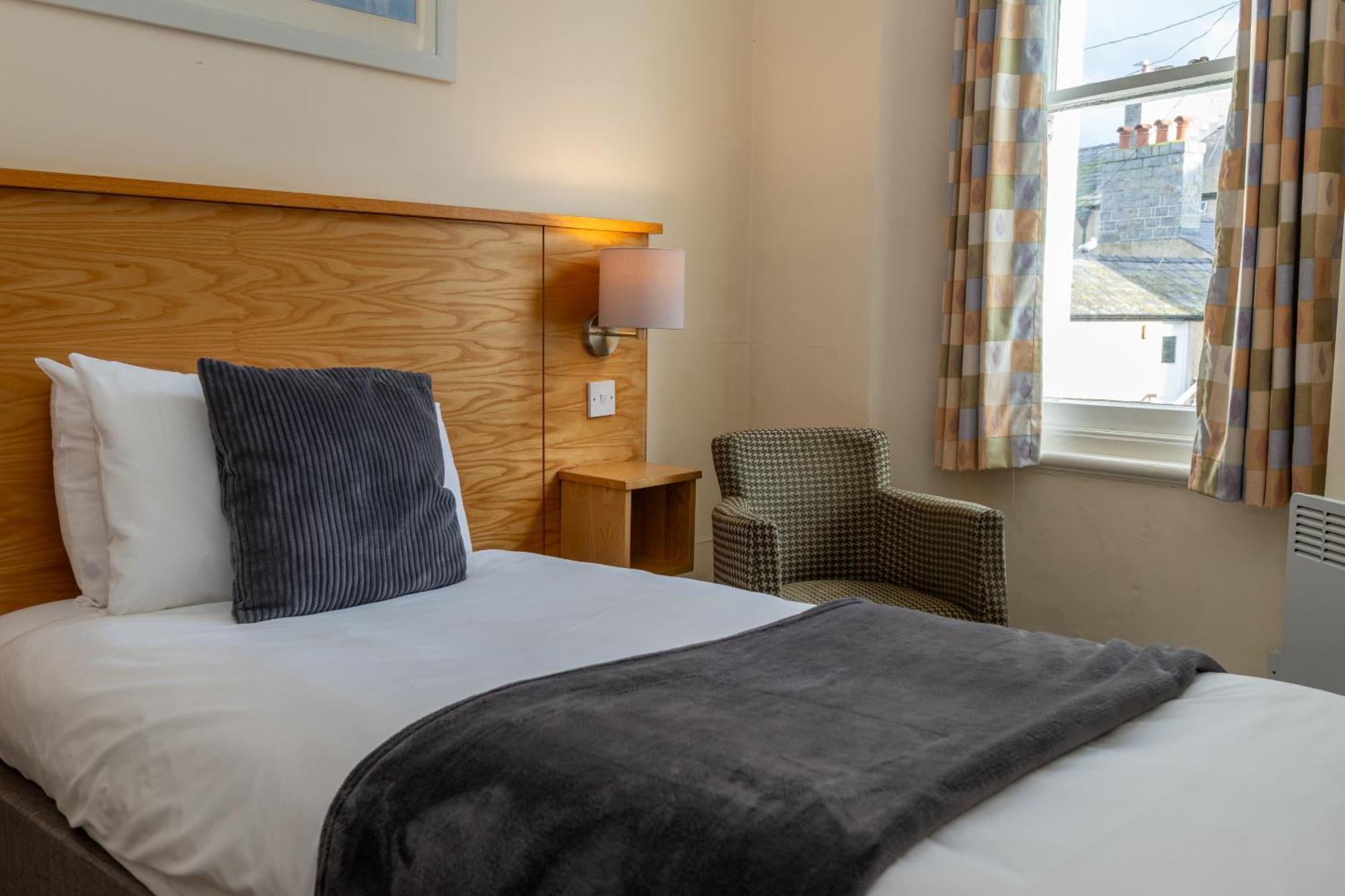 Castle Court Hotel Beaumaris Exterior photo